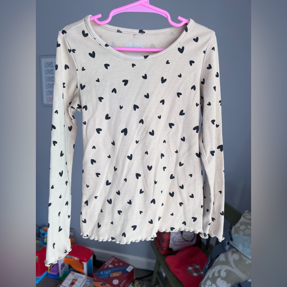 Garanimals Girls Beige Lettuce Trim Long Sleeve Top with Black Hearts Size 7 GUC